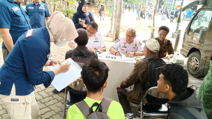 Sidak KTR di Kota Bogor, 15 Orang Terjaring karena Merokok di Alun-Alun dan Angkot