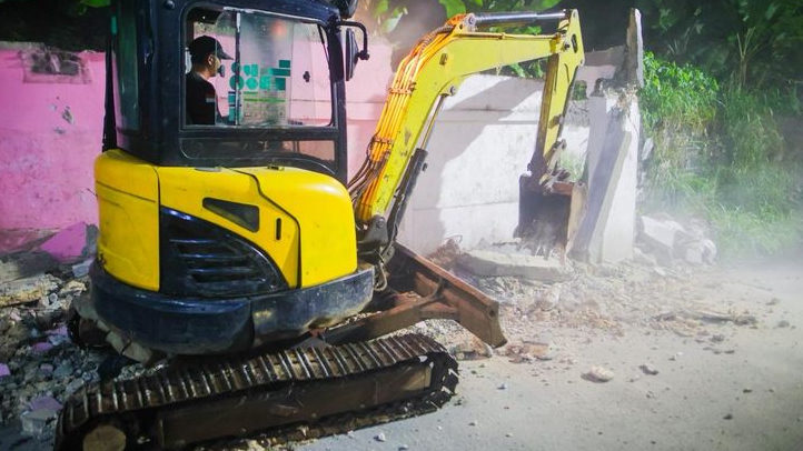 Belasan Bangunan Liar di Bogor Selatan Diratakan dengan Tanah, Sering Bikin Macet Jalan Alternatif