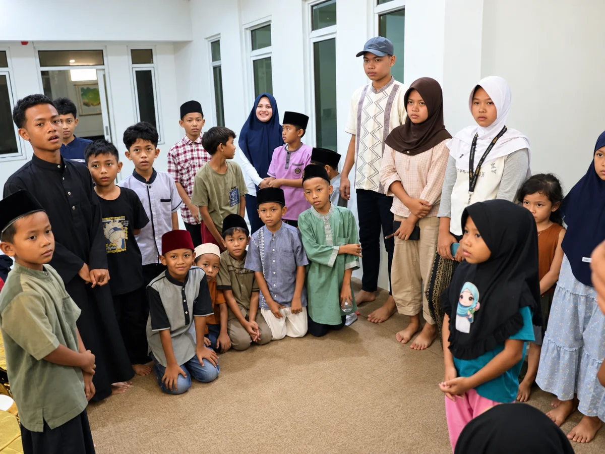 Wakil Bupati Bogor Jaro Ade menghadiri kegiatan santunan anak yatim dalam perayaan HUT ke-111 Desa Parung Panjang