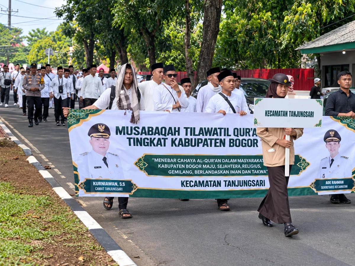 Ribuan peserta dari 40 kecamatan memeriahkan Pawai Ta'aruf MTQ ke-48 Kabupaten Bogor di Cibinong