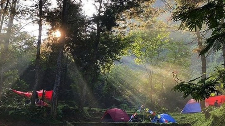 10 Spot Camping & Glamping Terbaik di Bogor, View Gunung, Udara Sejuk, dan Suasana Tenang
