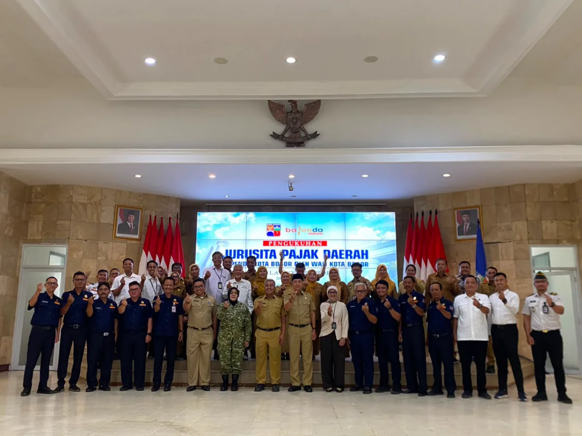 Pemkot Bogor melantik delapan jurusita pajak dari ASN Bapenda Kota Bogor di Paseban Sri Baduga, Kecamatan Bogor Tengah, Kota Bogor, Senin 26 Oktober 2026.