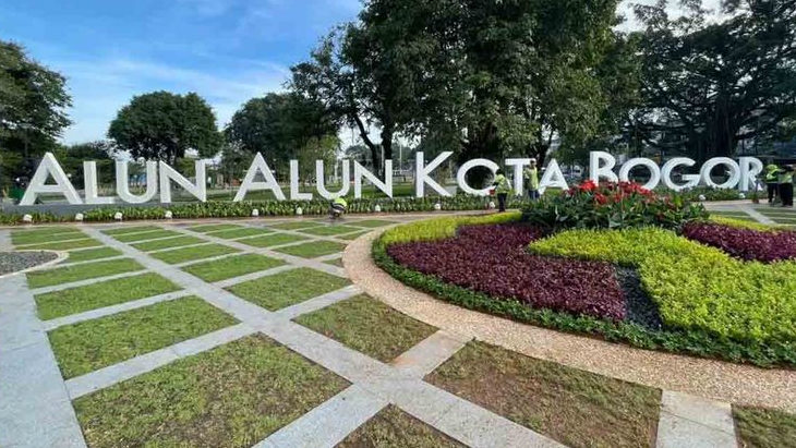Meski Ada Papan Larangan, Pengunjung Alun-Alun Kota Bogor Tetap Merokok dan Kencing Sembarangan