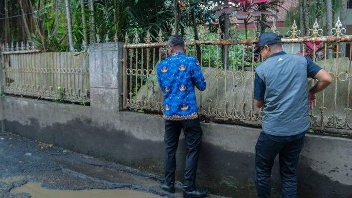 Berbulan Bulan Jalan Ashari Jaya 1 Rusak Parah, Jenal Mutaqin Sebut di Sana Tak Punya Saluran Air