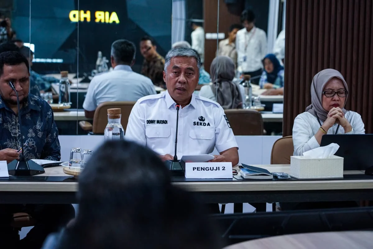 membuka seleksi wawancara dan pemaparan makalah calon Ketua FKDM Kota Bogor di Ruang Rapat Sekda, Rabu (21/10/2026).