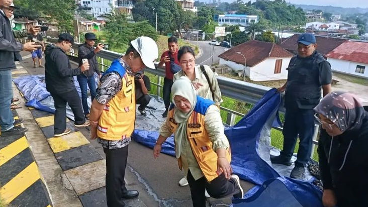 Retak Lagi, Jalur Motor Batutulis Disorot Dedie Rachim: Di Bawah Aspal Ada Tiga Mata Air