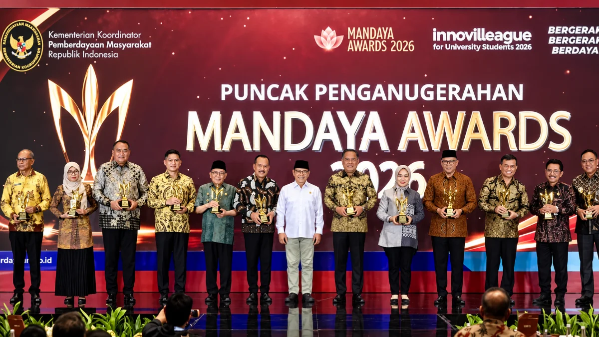 Bupati Bogor Rudy Susmanto menerima penghargaan Pemerintah Kabupaten Terbaik dalam Penurunan Kemiskinan di Jakarta