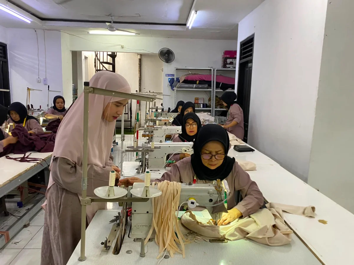 Ajeng Azane kini mengembangkan bisnis fesyen muslim Azane dengan memperluas pasar internasional. Foto/Meiga