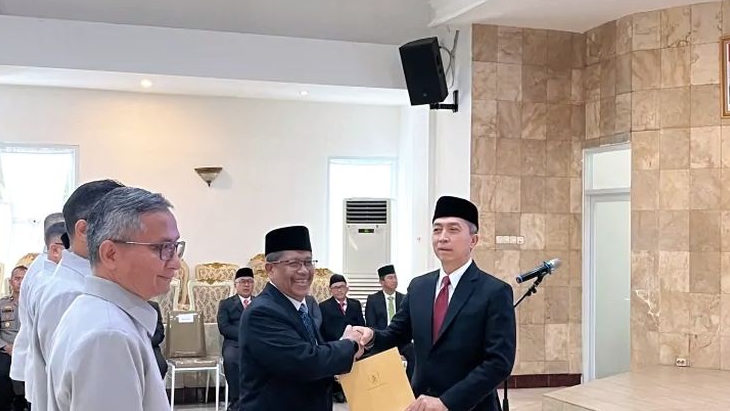 Wali Kota Bogor Lantik 12 Pejabat Pemkot, Rotasi Biasa tapi Pesannya Tegas: Harus Kerja Nyata