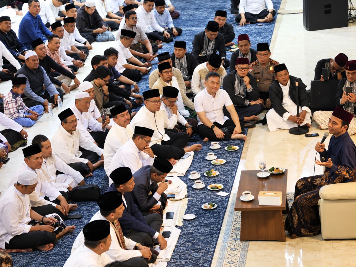 Ustadz Abdul Somad memberikan ceramah Kajian Subuh di Masjid Nurul Wathon, Cibinong