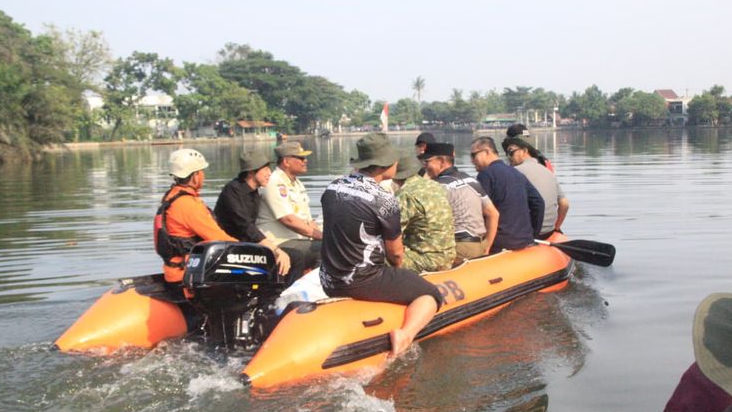 Adwil, Pemkot Bogor, Masyarakat dan Pelajar Korve Situ Gede, Berhasil Keruk Sampah Sampai 2 Ton