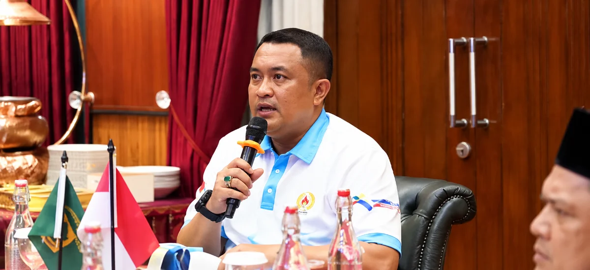 Bupati Bogor Rudy Susmanto memberikan arahan kepada kepala SPPG se-Kabupaten Bogor dalam rapat koordinasi peningkatan kualitas MBG