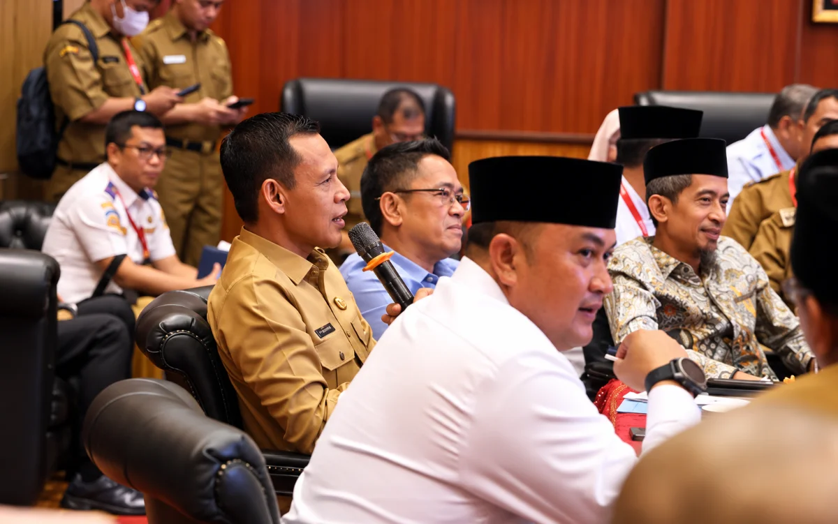 Bupati Bogor Rudy Susmanto memimpin rapat evaluasi program APBD 2026 bersama jajaran Pemkab Bogor