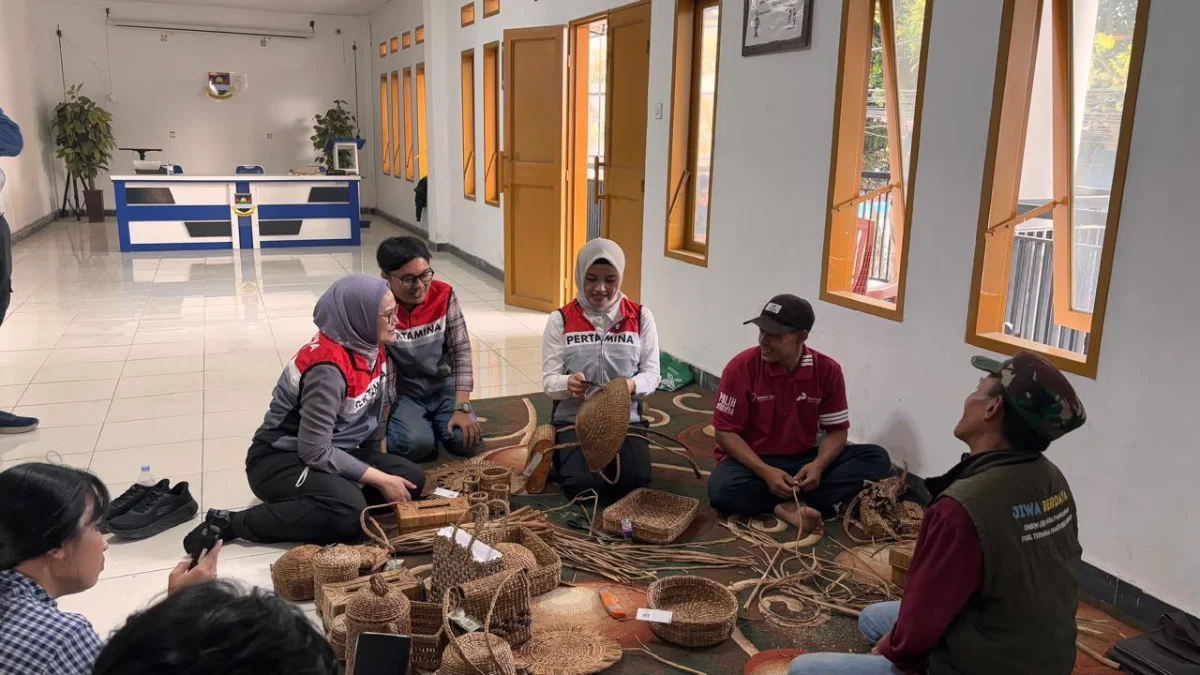Pertamina Patra Niaga Regional JBB menghadirkan lima program TJSL yang memberdayakan kelompok rentan, UMKM, dan masyarakat lokal di Jawa Barat.
