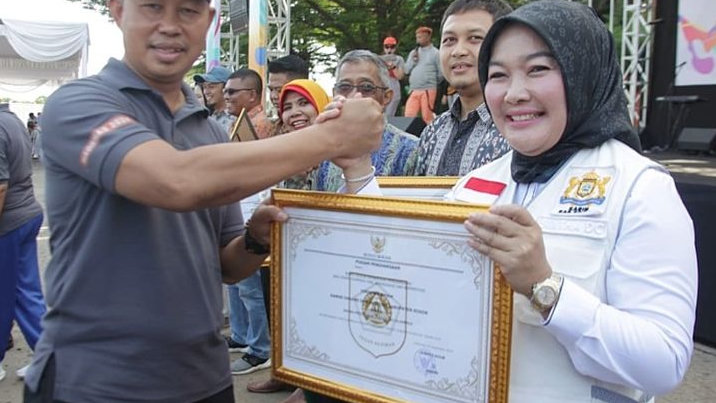 Kadin Kabupaten Bogor Terima Penghargaan atas Dedikasi di Dunia Olahraga