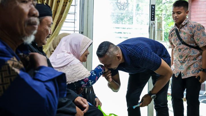 Pemkot Bogor Salurkan Bantuan 25 Paket Sembako untuk Lansia di Mulyaharja