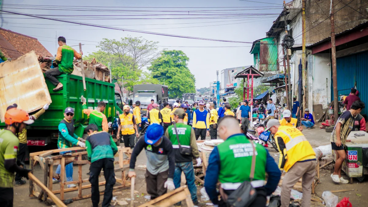 Pemkot Bogor melakukan penertiban PKL di Jalan MA Salmun, Kota Bogor, Kamis 22 Oktober 2026.