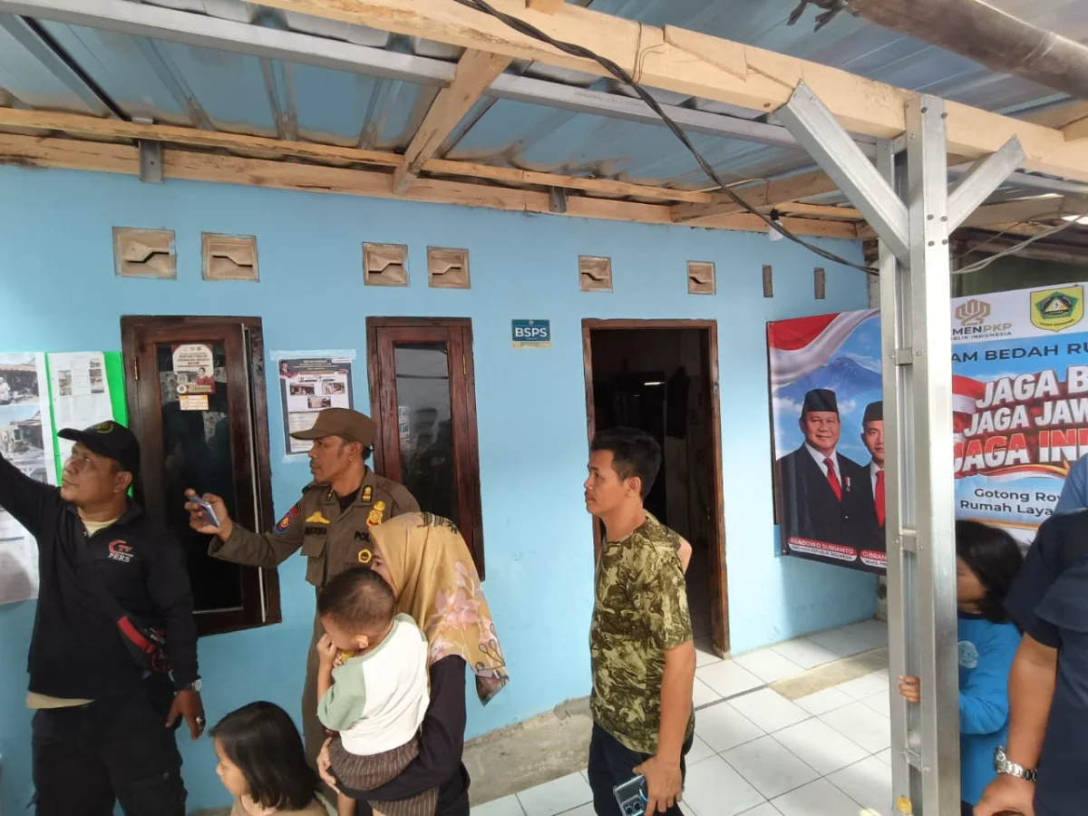 Bupati Bogor Rudy Susmanto melakukan peninjauan program Bantuan Stimulan Perumahan Swadaya di Desa Tarikolot
