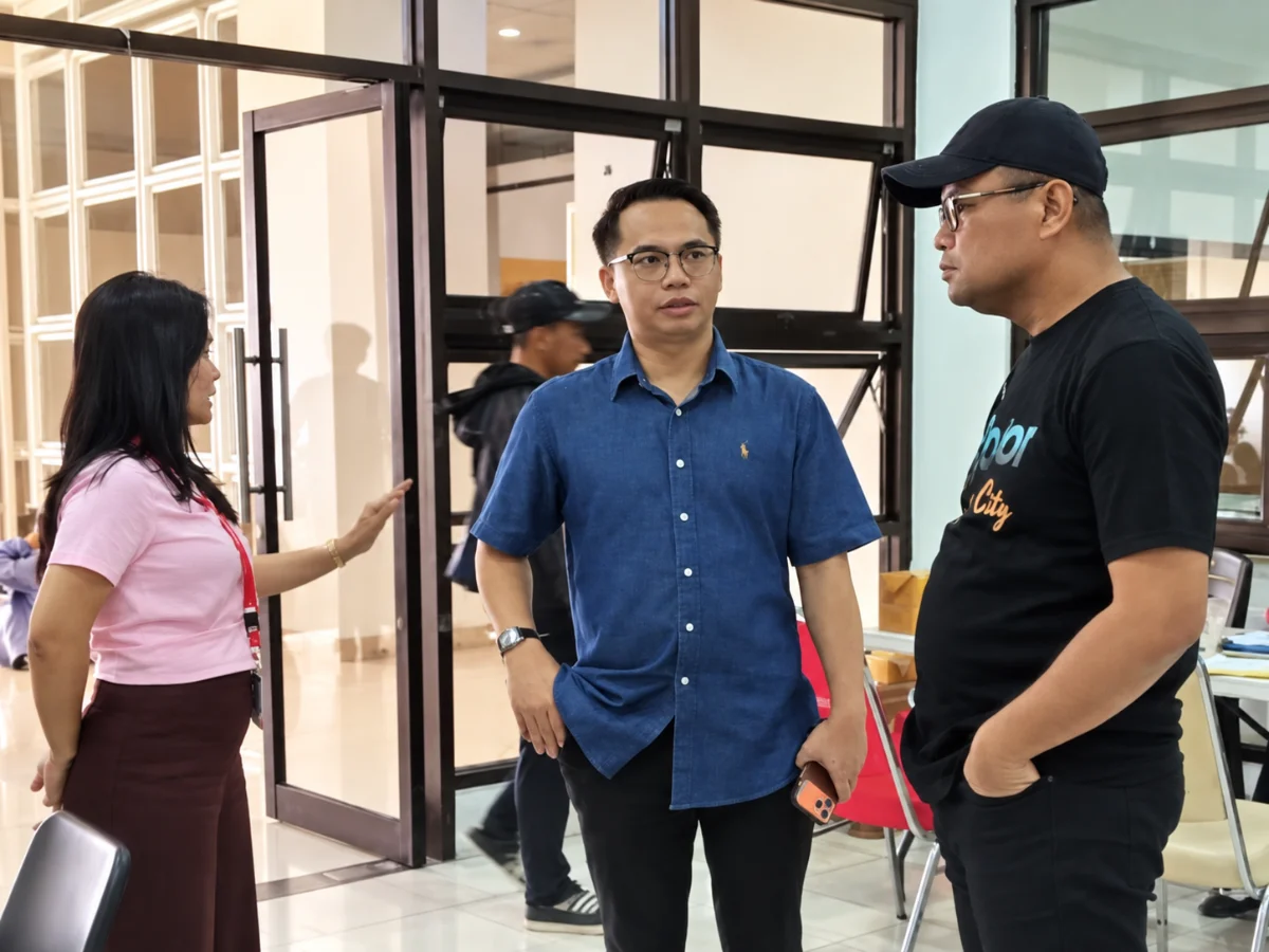Ketua KONI Kabupaten Bogor Arif Rochmawan memantau pemeriksaan kesehatan atlet Porprov Jabar 2026