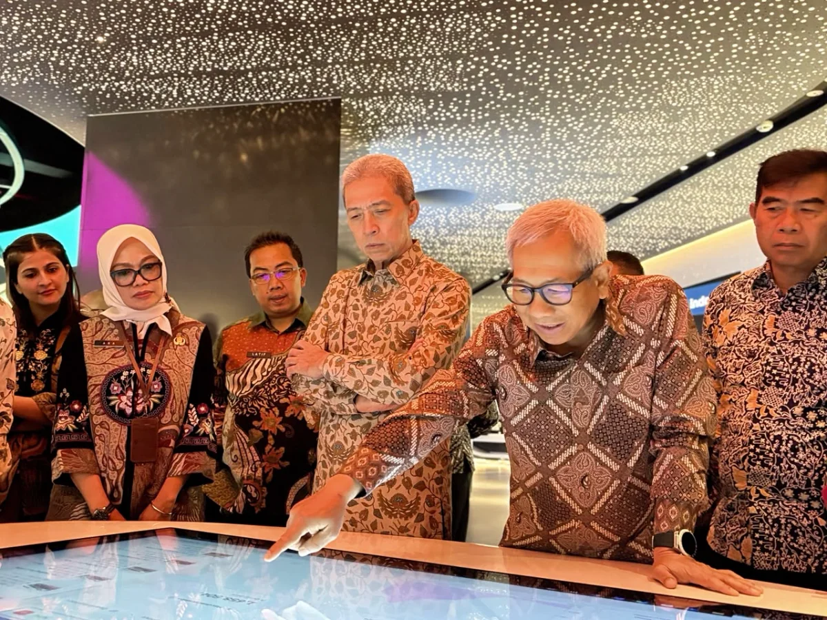 Wali Kota Bogor, Dedie Rachim, sambangi Indosat Marvelous Xperience Center di Jakarta, Kamis (22/10/2026).