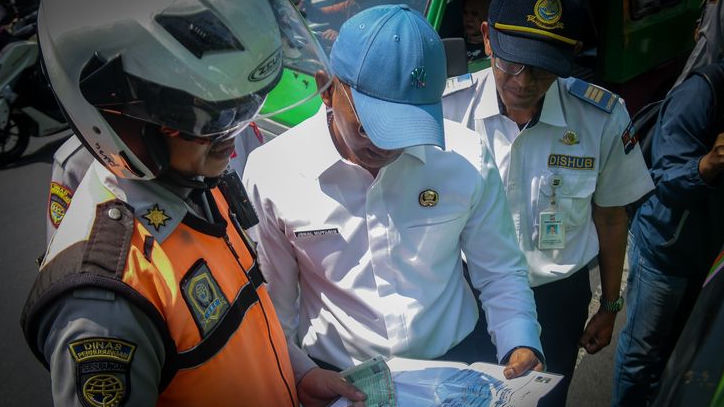 Puluhan Angkot Pelanggar Aturan Terjaring Operasi, 10 Sopir Ketahuan Tidak Mau Tunjukan Kelengkapan Surat Kendaraan
