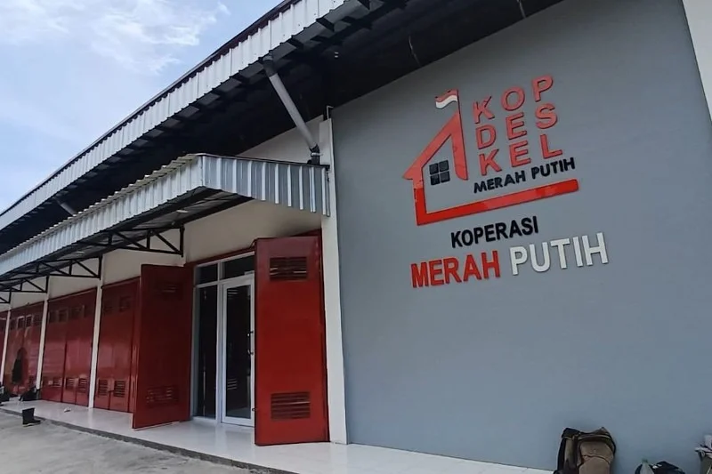 Penyaluran gaji ASN melalui Koperasi Desa Merah Putih.